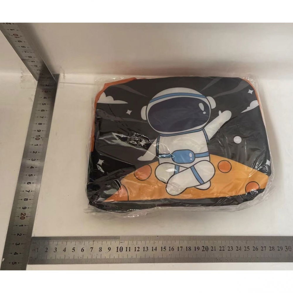 Geanta termoizolanta pentru copii, 23x13x19 cm, model imprimeu astronaut, din folie de aluminiu si panza oxford, negru/portocaliu [2]