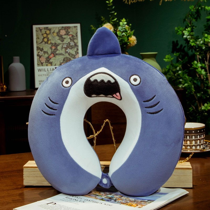 Perna de calatorie in forma de u, pentru gat si cap, umplutura din spuma cu memorie, 30x30 cm, model rechin, accesoriu de voiaj, birou, masina, sistem prindere capse, albastru [6]