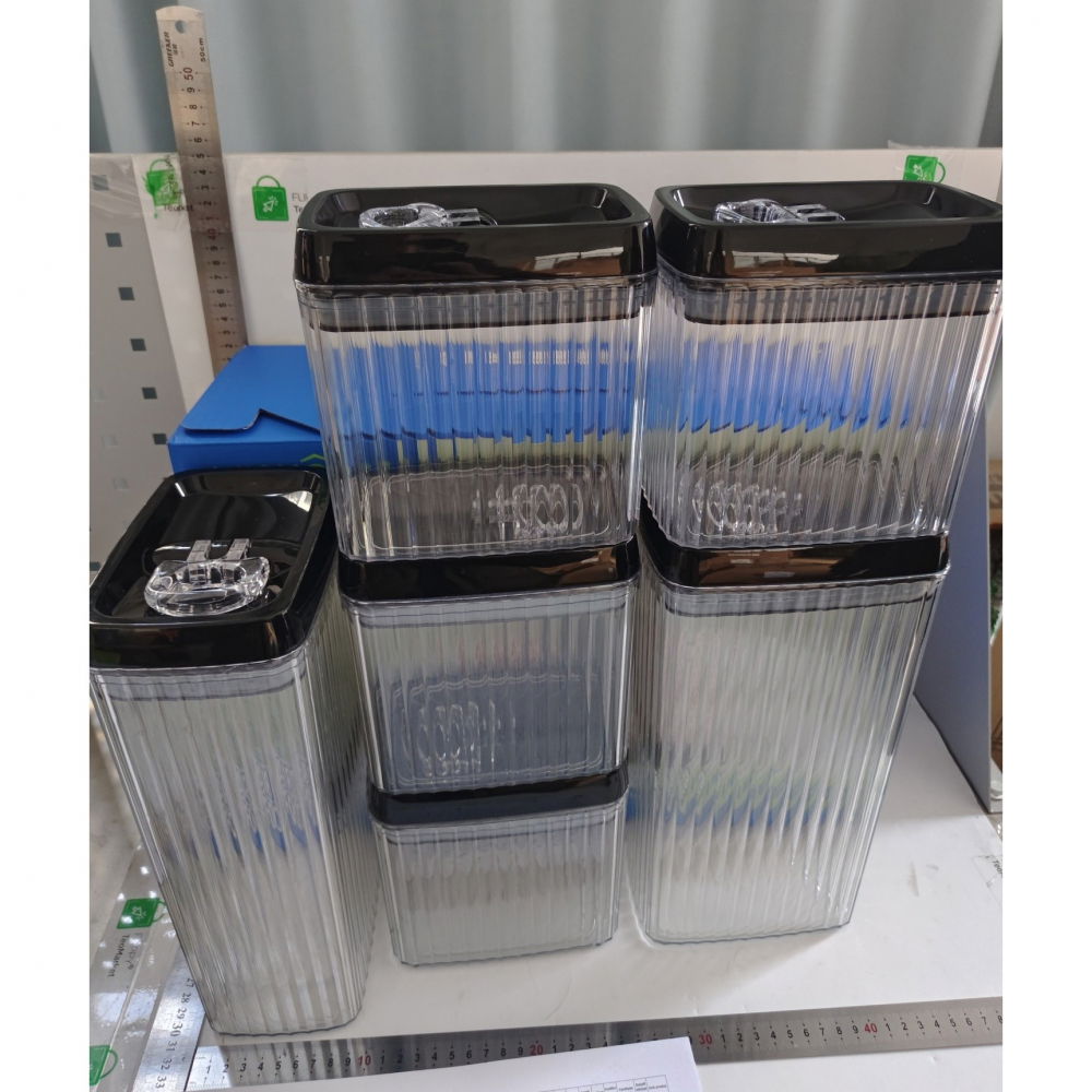 Set 6 recipiente din plastic, pentru alimente/obiecte, inchidere ermetica, textura ondulata, 4 x 1.5l, 2 x 3.3l, transparent [14]