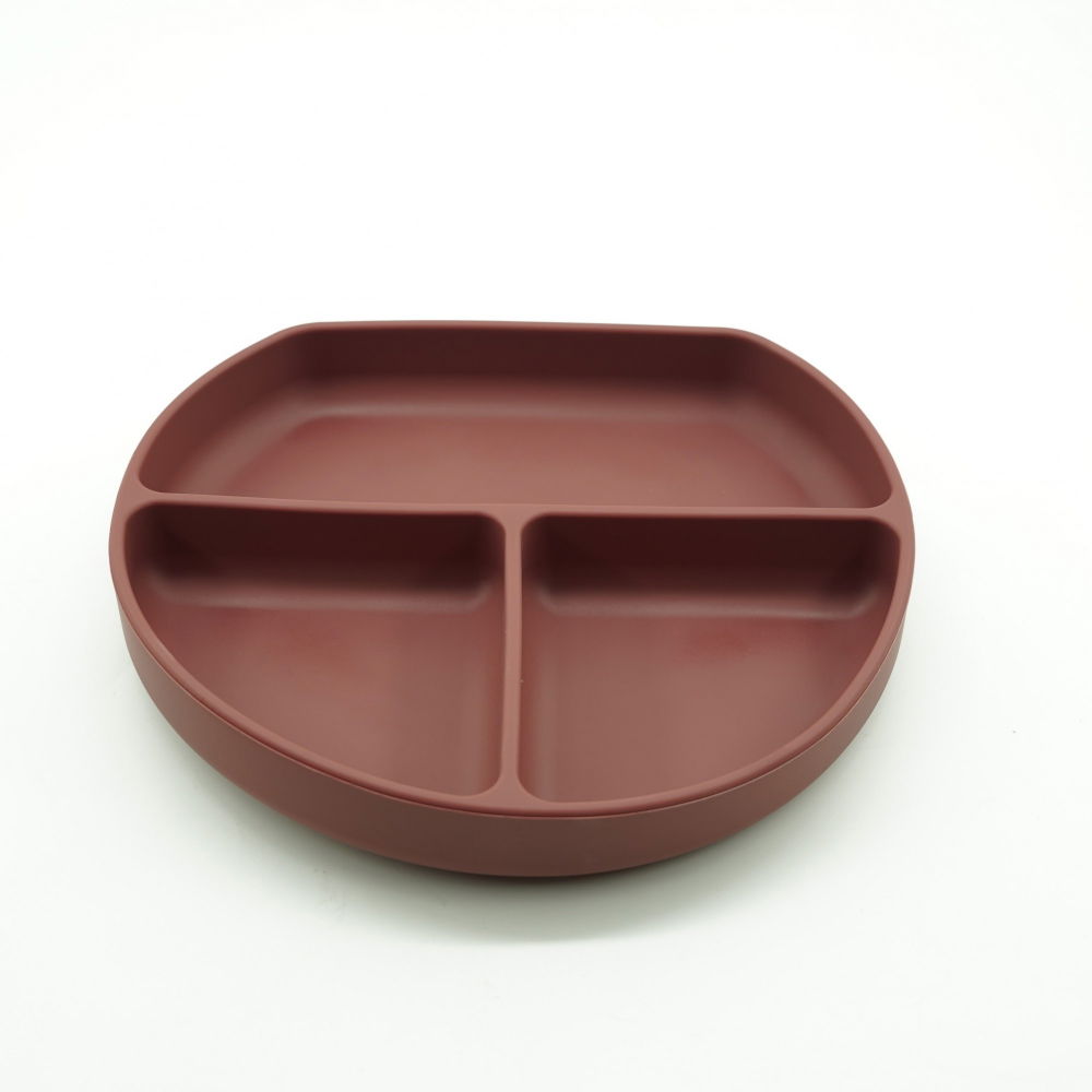 Set 8 piese diversificare bebelusi si copii din silicon  baveta, farfurie compartimentata cu ventuza, bol cu ventuza, tacamuri din lemn si silicon, cana pentru gustari, fara alergeni, maro [7]