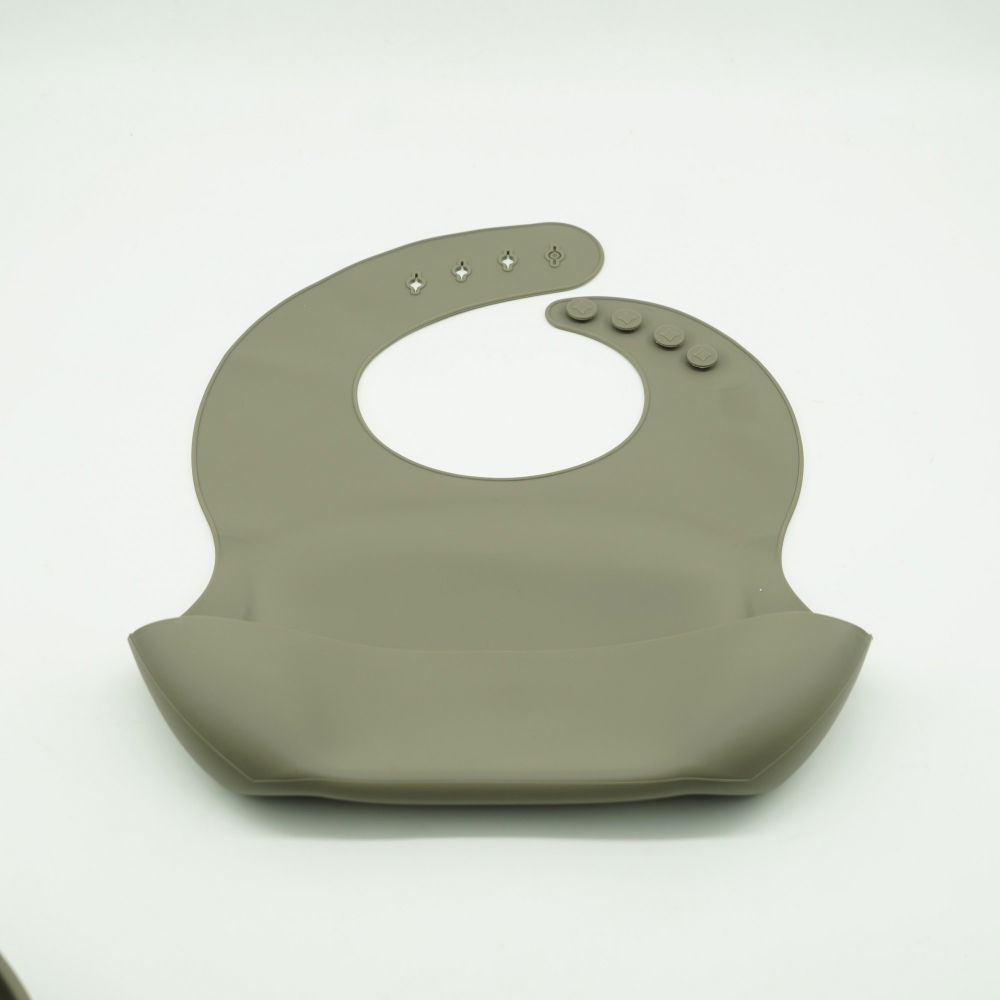 Set 8 piese diversificare bebelusi si copii din silicon  baveta, farfurie compartimentata cu ventuza, bol cu ventuza, tacamuri din lemn si silicon, cana pentru gustari, fara alergeni, verde inchis [8]