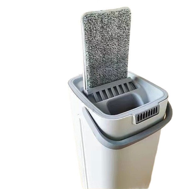 Set de curatenie, mop si galeata, capacitate 5.7 l, 4 rezerve microfibra incluse, plastic, utilizare umeda/uscata, stoarcere fara maini, albastru/alb [2]