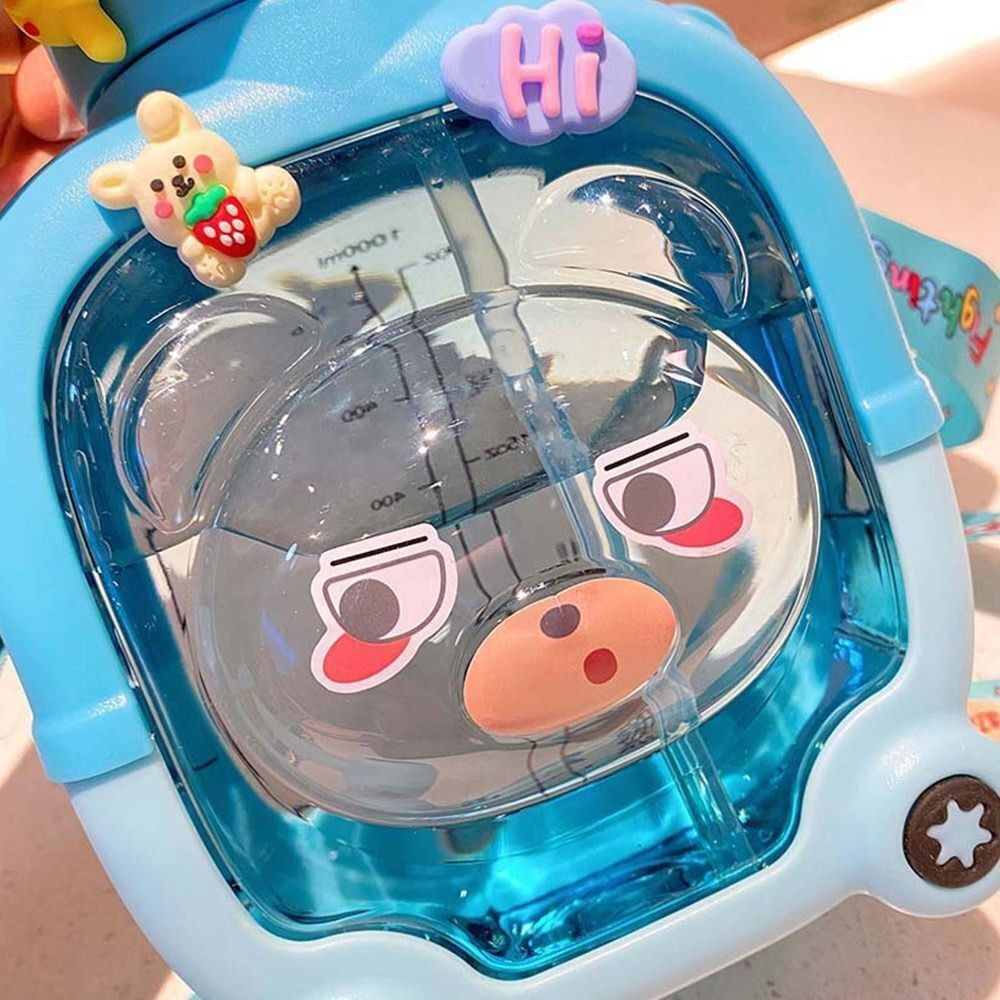 Sticla cu pai pentru copii, model ursulet, gradata, stickere aplicate, curea reglabila, din plastic rezistent la cadere, 1l, albastru, 20 x 13 cm [4]