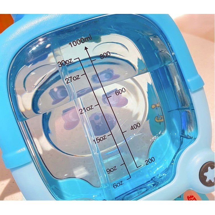 Sticla cu pai pentru copii, model ursulet, gradata, stickere aplicate, curea reglabila, din plastic rezistent la cadere, 1l, albastru, 20 x 13 cm [3]