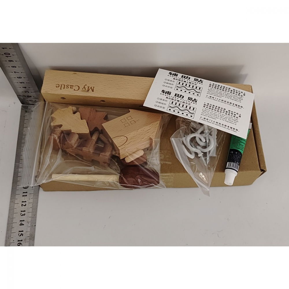 Suport pentru chei, din lemn, aplicare fara perforare, adeziv inclus, 6 carlige albe, model casuta, greutate suportata 5 kg, 14.5 x 2 x 22.5 cm, maro [3]