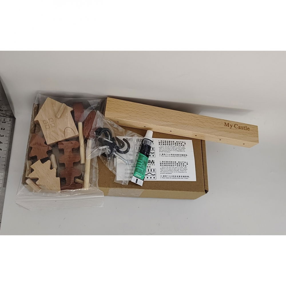 Suport pentru chei, din lemn, aplicare fara perforare, adeziv inclus, 6 carlige negre, model casuta, greutate suportata 5 kg, 14.5 x 2 x 22.5 cm, maro [2]