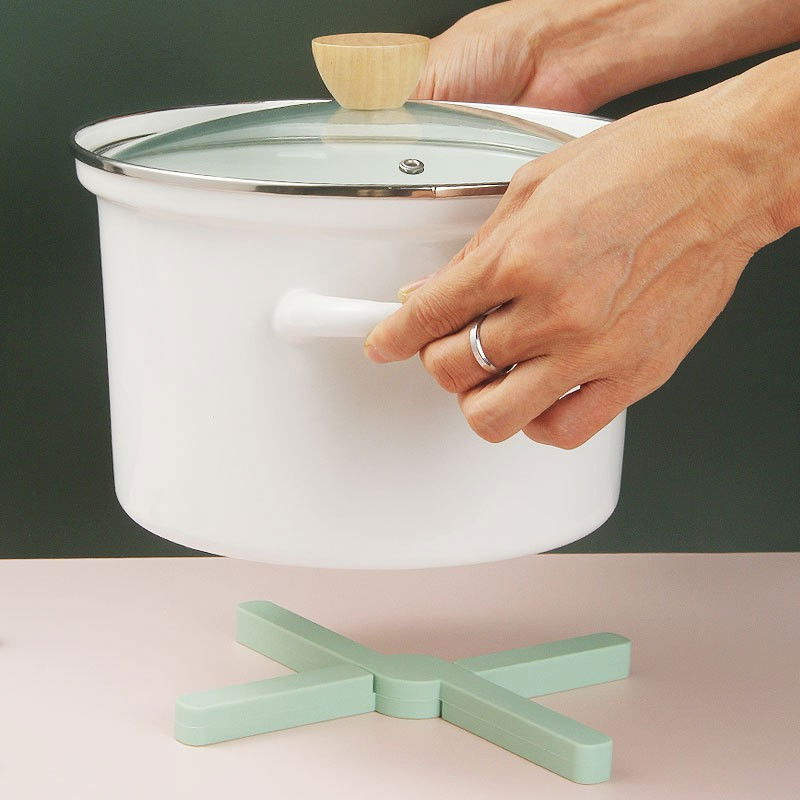 Suport pliabil din silicon pentru vase fierbinti  portabil, usor de depozitat, rezistent la temperaturi foarte ridicate, 14.5 x 7.5 x 1.6 cm, antialunecare, verde [5]