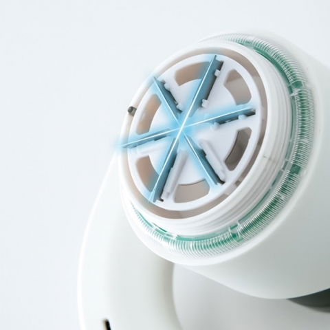 Aparat pentru curatat scame, par si praf, cu led, pentru diferite tipuri de material, cu lame din otel inoxidabil, compartiment de depozitare, maner reglabil, 11x10.5x8.7 cm, alb [12]