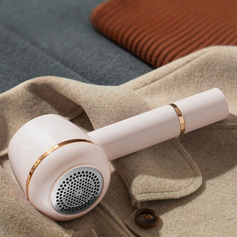 Aparat pentru curatat scame, par si praf, pentru diferite tipuri de material, cu lame din otel inoxidabil, incarcare prin usb type-c, cu perie de curatare, cablu usb si stick cu lipici incluse, roz, 220 x 86 mm [1]