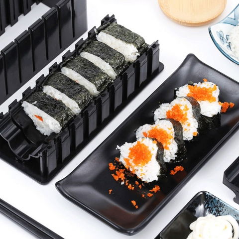 Aparat pentru sushi, set 7 accesorii pentru sushi, ofera 3 forme de design, rotund, triunghi, inimioare, negru [1]