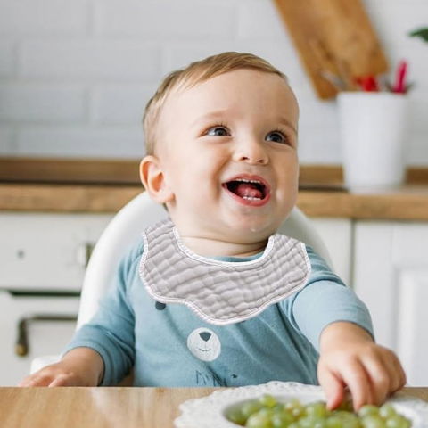 Baveta tip floare, din bumbac, pentru copii 0-12 luni, rezistenta la apa, 8 straturi, model tricotat cu cirese, 26 x 29 cm, alb [3]