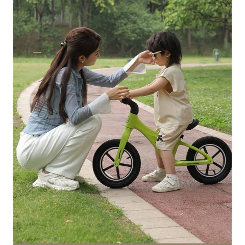 Bicicleta pentru copii, fara pedale, pentru 2-6 ani, 2 roti silentioase, sa reglabila 43 - 58 cm, din plastic si fibra de sticla, 88 x 56 x 43 cm, verde [2]