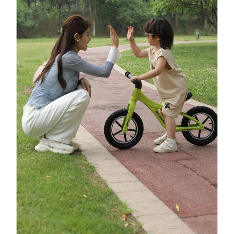 Bicicleta pentru copii, fara pedale, pentru 2-6 ani, 2 roti silentioase, sa reglabila 43 - 58 cm, din plastic si fibra de sticla, 88 x 56 x 43 cm, verde [4]