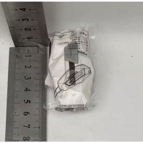 Cutter pentru cutii, varf rotunjit si zimtat, tip breloc, 6.5x3.5 cm, alb [1]