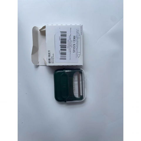 Decojitor/curatator manual de legume si fructe, portabil, cu magnet, doua lame, inox, verde, 6.7x6x1.6 cm [6]