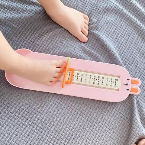 Dispozitiv de masurat talpa piciorului pentru bebelusi, 6-24, model iepuras, roz [1]