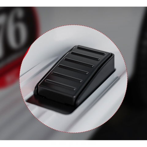 Masinuta electrica  model de epoca, cu acumulator, sistem anti-rasturnare, sistem de lumini si sunet, 1-5 ani, 75 x 36 x 45 cm, alb [5]