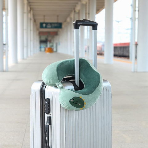 Perna de calatorie, pentru gat si cap, umplutura din bumbac, 28x28x10 cm, cu model brodat dinozaur, verde [1]