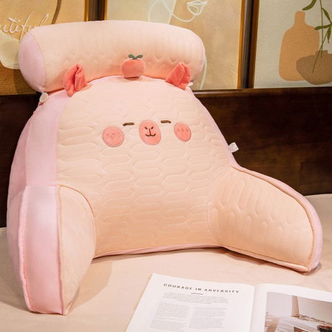 Organizatoare, perne voiaj şi accesorii - Perna multifunctionala, spatar pentru pat, protectie lombara, marime medie, 60 x 40 cm, din latex, model capybara cu mar in cap, roz