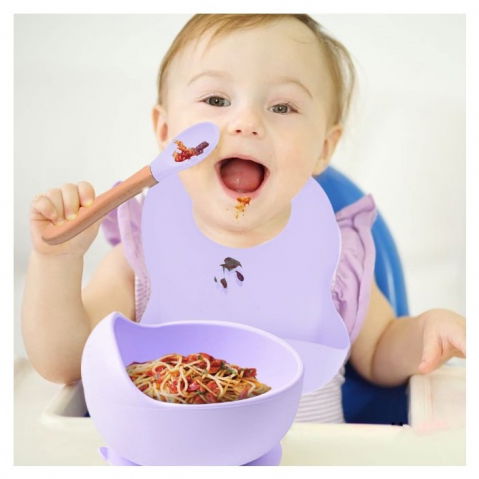 Set 10 piese diversificare bebelusi si copii din silicon  baveta, farfurie compartimentata cu ventuza, bol cu ventuza, tacamuri din lemn si silicon, cana pentru gustari, fara alergeni, mov [1]