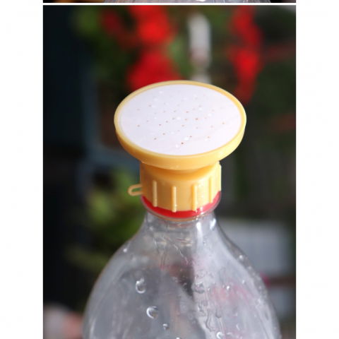 Set 2 capace de sticla pentru irigat florile stropitoare si teava, practic si usor de utilizat, portabil, reutilizabil, 8 x 7.5 cm, galben [1]