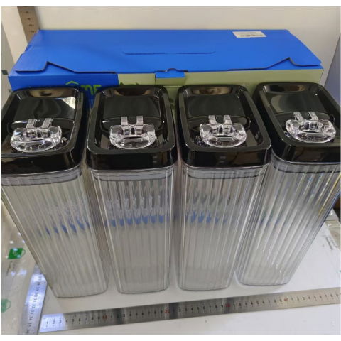 Set 4 recipiente din plastic, pentru alimente/obiecte, inchidere ermetica, textura ondulata, 4 x 3.3 l, transparent [7]