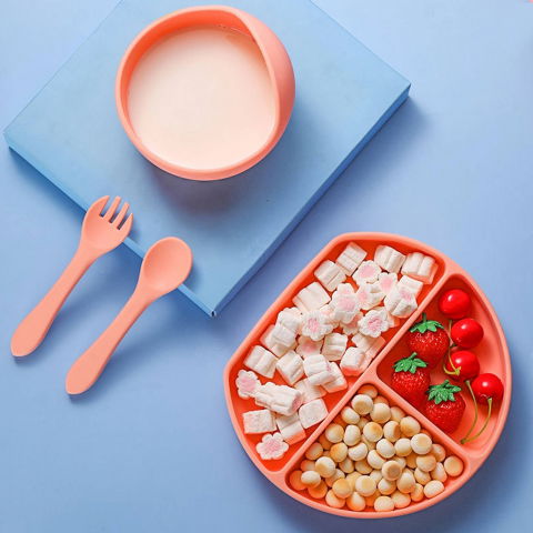 Set 5 piese diversificare bebelusi si copii din silicon  baveta, farfurie compartimentata cu ventuza, bol cu ventuza, tacamuri, fara alergeni, roz [1]