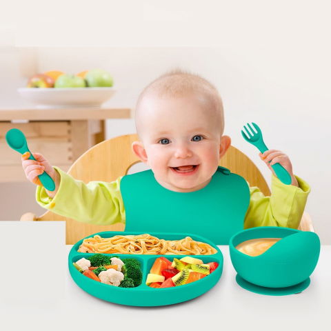 Set 5 piese diversificare bebelusi si copii din silicon  baveta, farfurie compartimentata cu ventuza, bol cu ventuza, tacamuri, fara alergeni, verde [3]