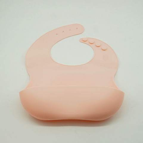 Set 8 piese diversificare bebelusi si copii din silicon  baveta, farfurie compartimentata cu ventuza, bol cu ventuza, tacamuri din lemn si silicon, cana pentru gustari, fara alergeni, roz [1]