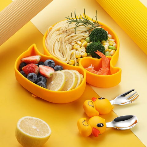 Set diversificare bebelusi  din silicon, 20 x 17.5 cm, 1 farfurie compartimentata in forma de rata, lingurita si furculita, pai, perie pai, fara alergeni, ventuza fixare,  forma creativa,  galben [3]
