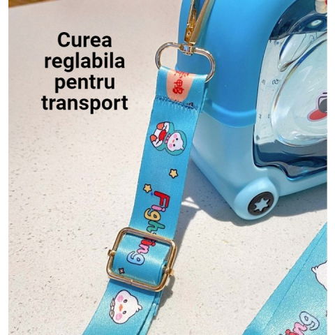 Sticla cu pai pentru copii, model ursulet, gradata, stickere aplicate, curea reglabila, din plastic rezistent la cadere, 1l, albastru, 20 x 13 cm [1]