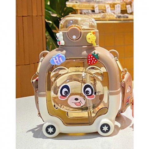 Sticla cu pai pentru copii, model ursulet, gradata, stickere aplicate, curea reglabila, din plastic rezistent la cadere, 1l, maro, 20 x 13 cm [2]