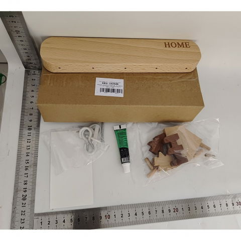 Suport pentru chei, din lemn, aplicare fara perforare, adeziv inclus, 5 carlige albe, model casuta, greutate suportata 5 kg, 13.5 x 23 cm, maro [1]