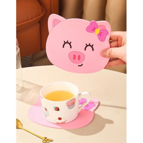 Suport pentru pahar, model urs purcelus, din pvc, 15.5x15.5 cm, rezistent la caldura, roz [1]