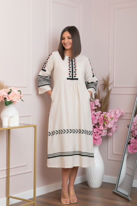 Rochie traditionala crem cu model floral negru Delia [7]