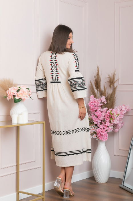 Rochie traditionala crem cu model floral negru Delia [5]