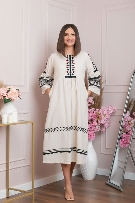 Rochie traditionala crem cu model floral negru Delia [6]