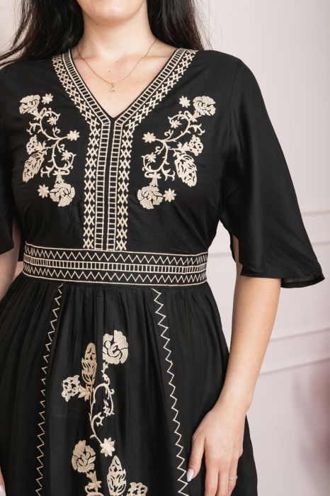 Rochie traditionala neagra cu motiv floral auriu Nadia [2]