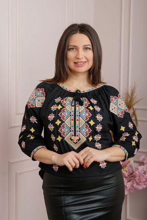 Bluze cu motive traditionale - Bluza neagra cu motiv geometric multicolor Iuliana