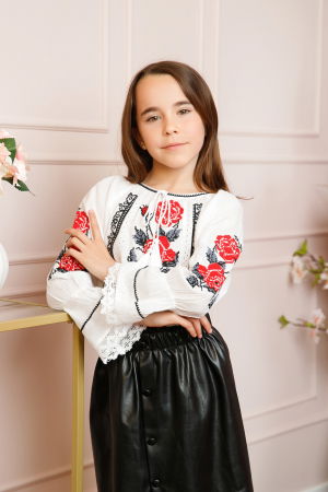 Imbracaminte Fetite - Ie traditionala alba pentru fetite cu motiv floral rosu Izabela