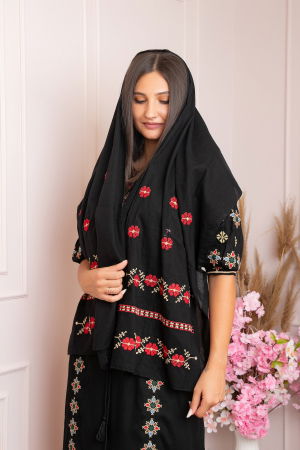 Brauri si marame - Marama traditionala neagra cu broderie florala rosie Amina 01