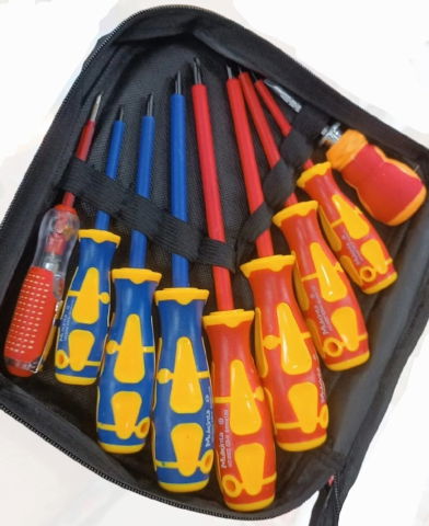 Clesti si patenti - SET 9 SURUBELNITE IZOLATE