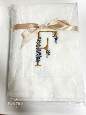 Prosoape brodate - Prosop mare brodat cu initiala