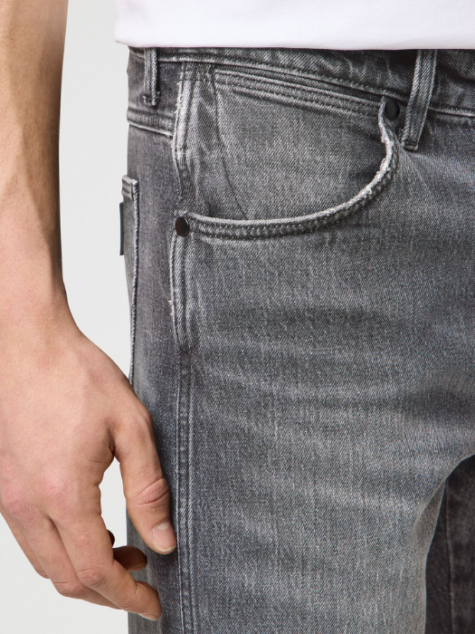 Wrangler Blugi Gri Deschis FRONTIER Relaxed Straight Barbati [4]