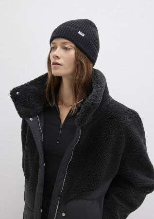 FEMEI - Mavi Caciula Neagra  Femei