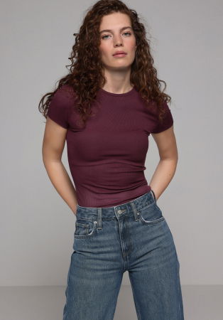 ЖЕНЩИНЫ - Женская Футболка Вишнево-Красная