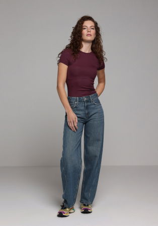 ЖЕНЩИНЫ - Женская Футболка Вишнево-Красная