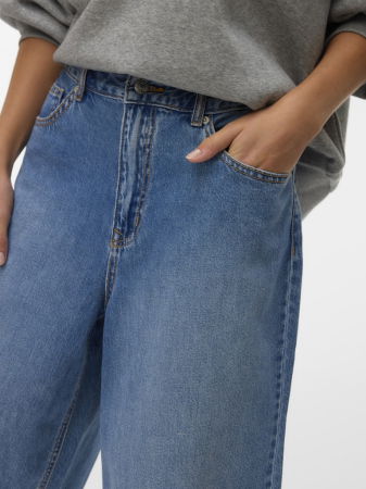 Pantaloni Scurti - VERO MODA Pantaloni Scurti Medium Blue Denim Regular Femei