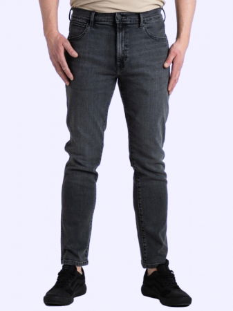 BARBATI - Wrangler Blugi Slim Tapered Blackout Barbati