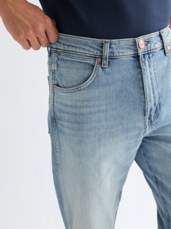 BARBATI - Wrangler Blugi Albastri Deschisi FRONTIER Relaxed Straight Barbati